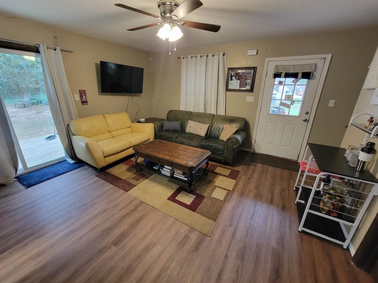 1227 Continental Ct - Photo 3 of 31