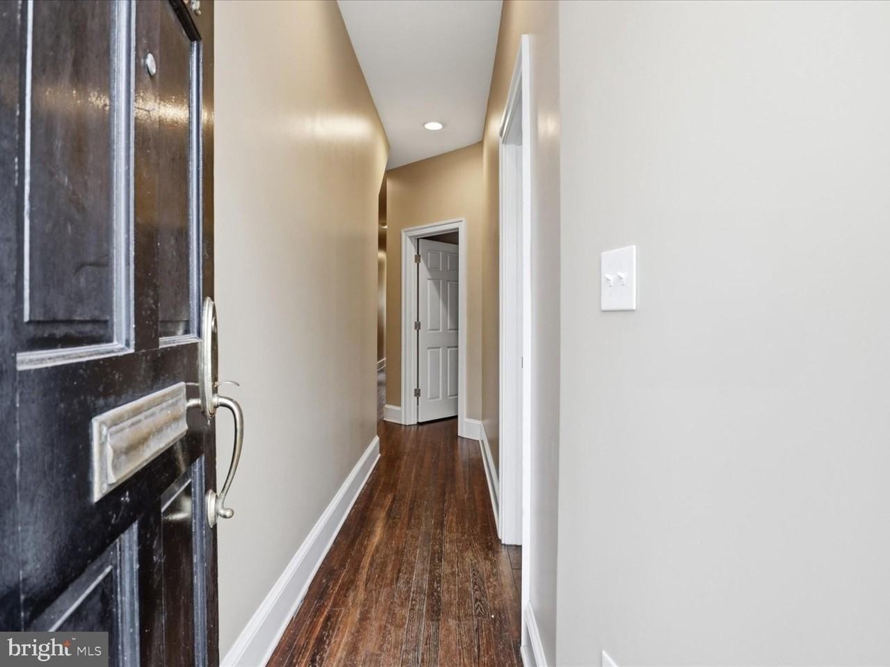 3138 1/2 O St Nw - Photo 3 of 32