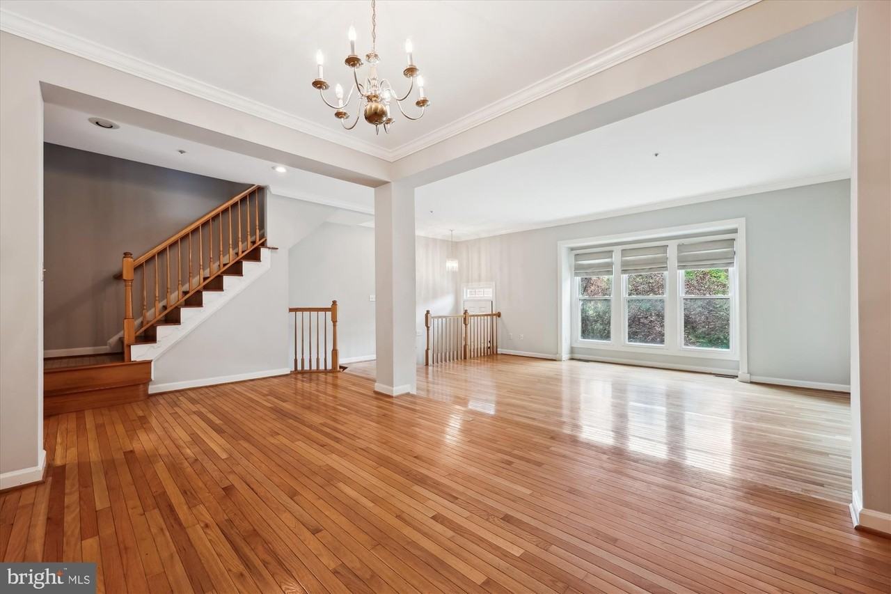 21 Sterling Ct - Photo 5 of 50