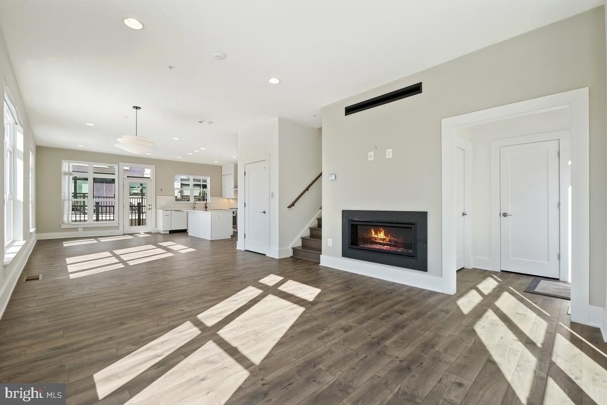 11300 Emerald Park Rd - Photo 4 of 34