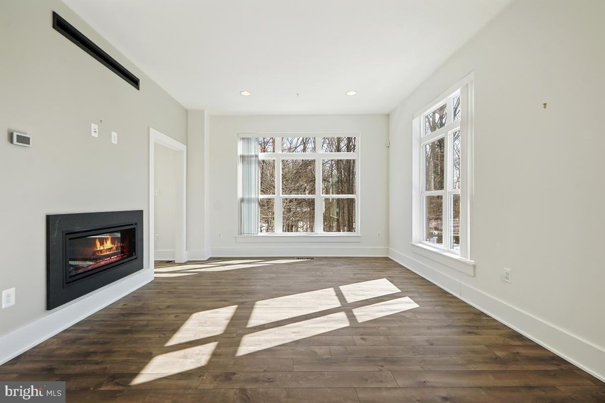 11300 Emerald Park Rd - Photo 6 of 34