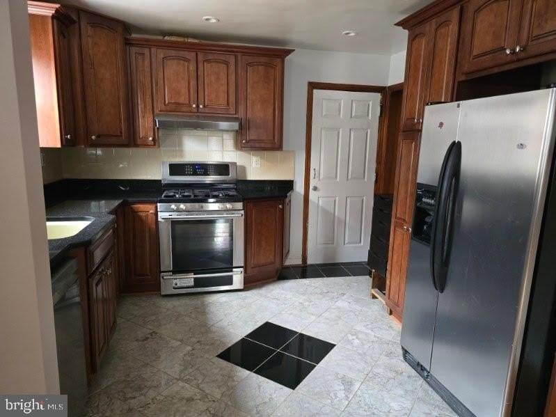 7213 Adelphi Rd - Photo 2 of 16