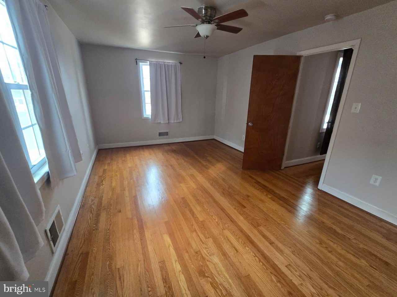 7213 Adelphi Rd - Photo 7 of 16