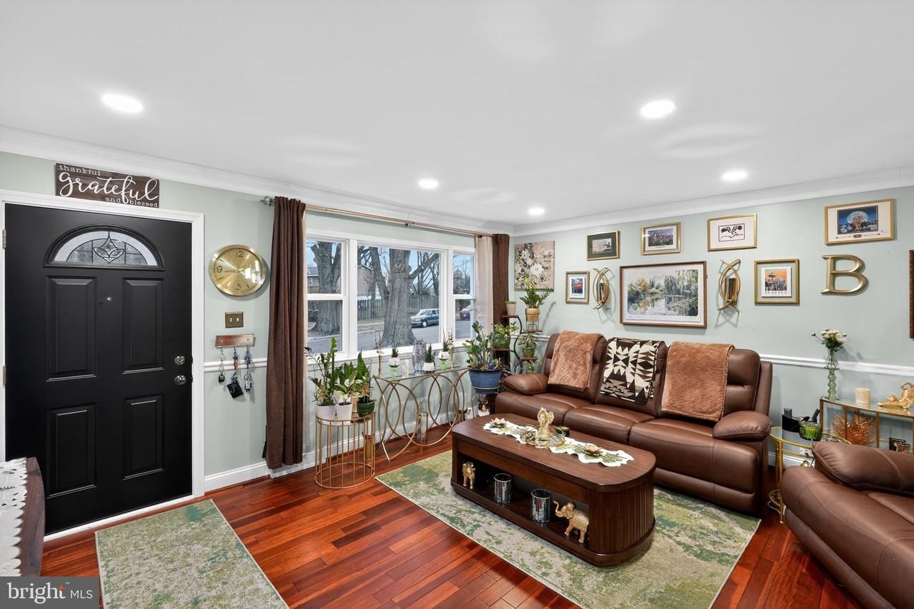 11207 Parkmont Dr - Photo 2 of 22