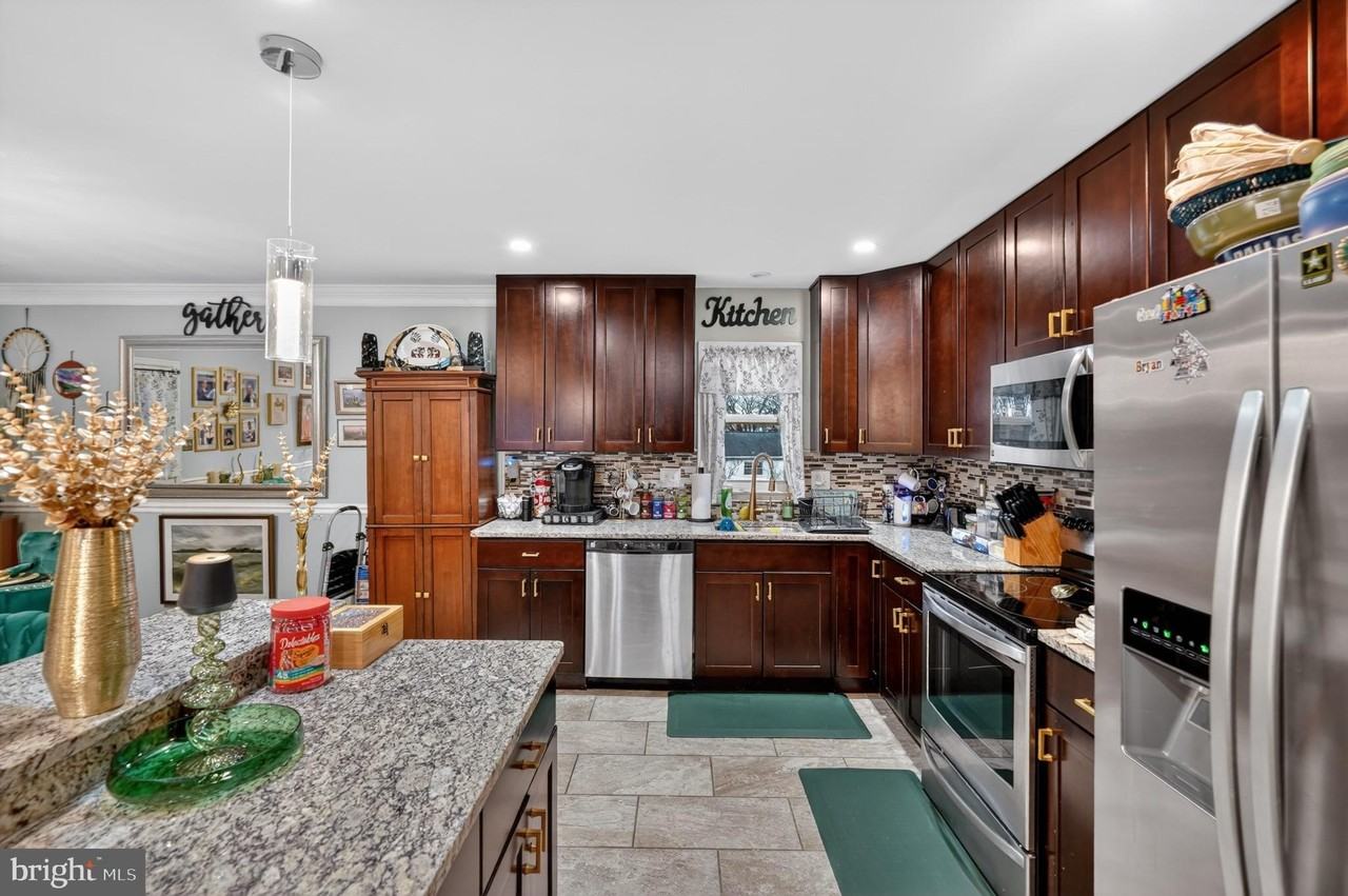 11207 Parkmont Dr - Photo 5 of 22