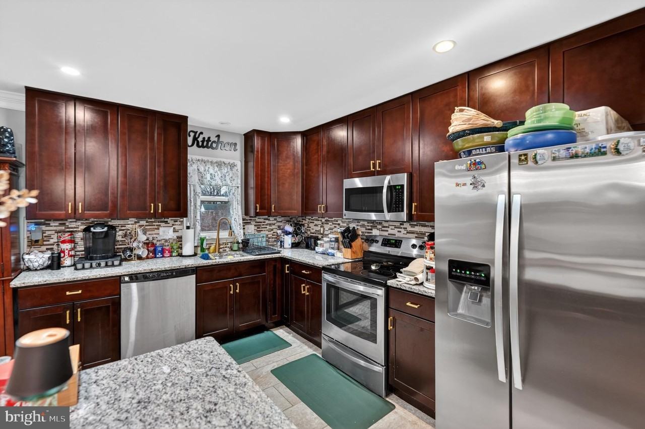 11207 Parkmont Dr - Photo 6 of 22