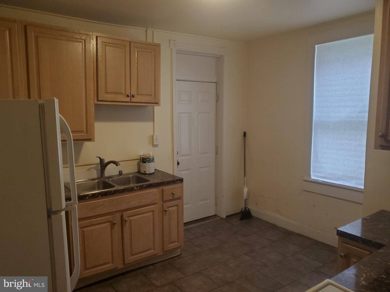 437 S Burhans Blvd - Photo 3 of 12