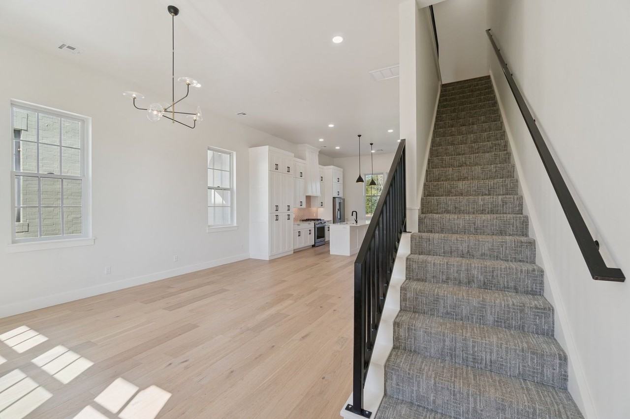 18829 Selah Way - Photo 6 of 44