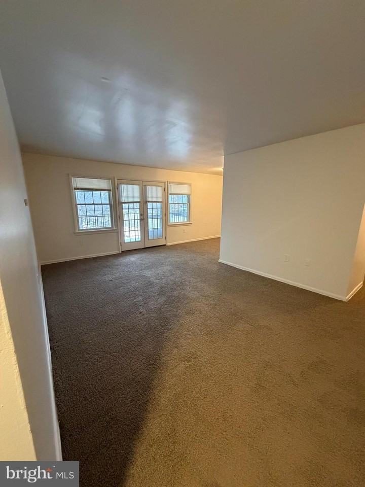 304 Lakeview Ter Unit 304 #304 - Photo 4 of 18