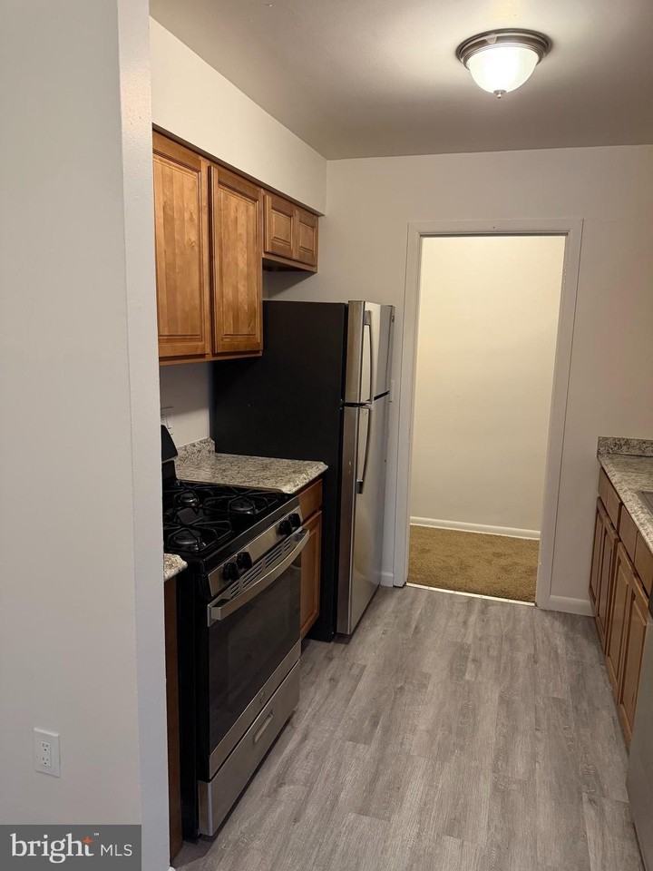 304 Lakeview Ter Unit 304 #304 - Photo 7 of 18