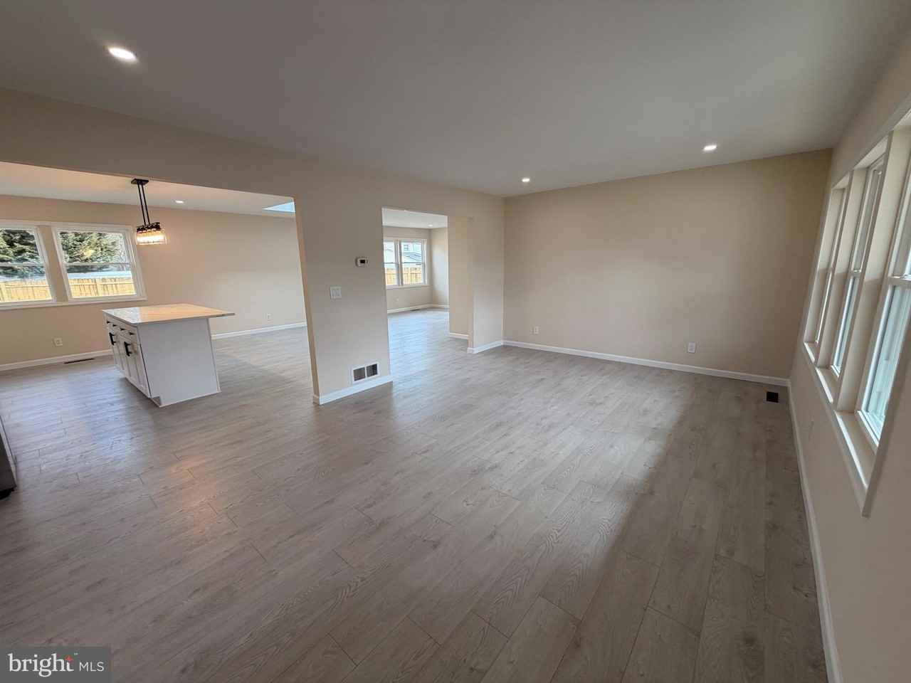 519 Hood Blvd - Photo 7 of 26