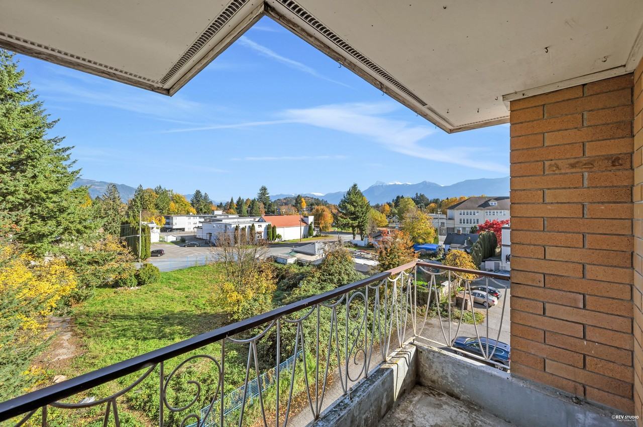 9486 Cook Street - Photo 6 of 12