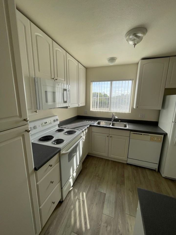 Mira Monte Apartments - Photo 4 of 39