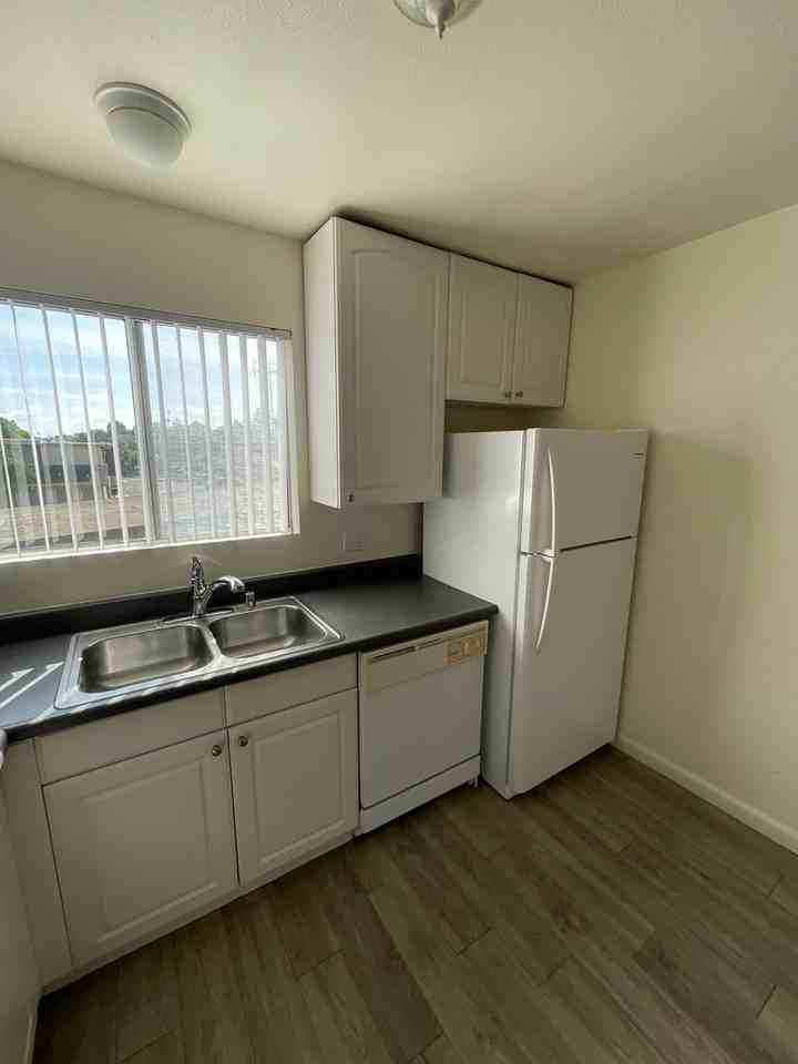 Mira Monte Apartments - Photo 5 of 39