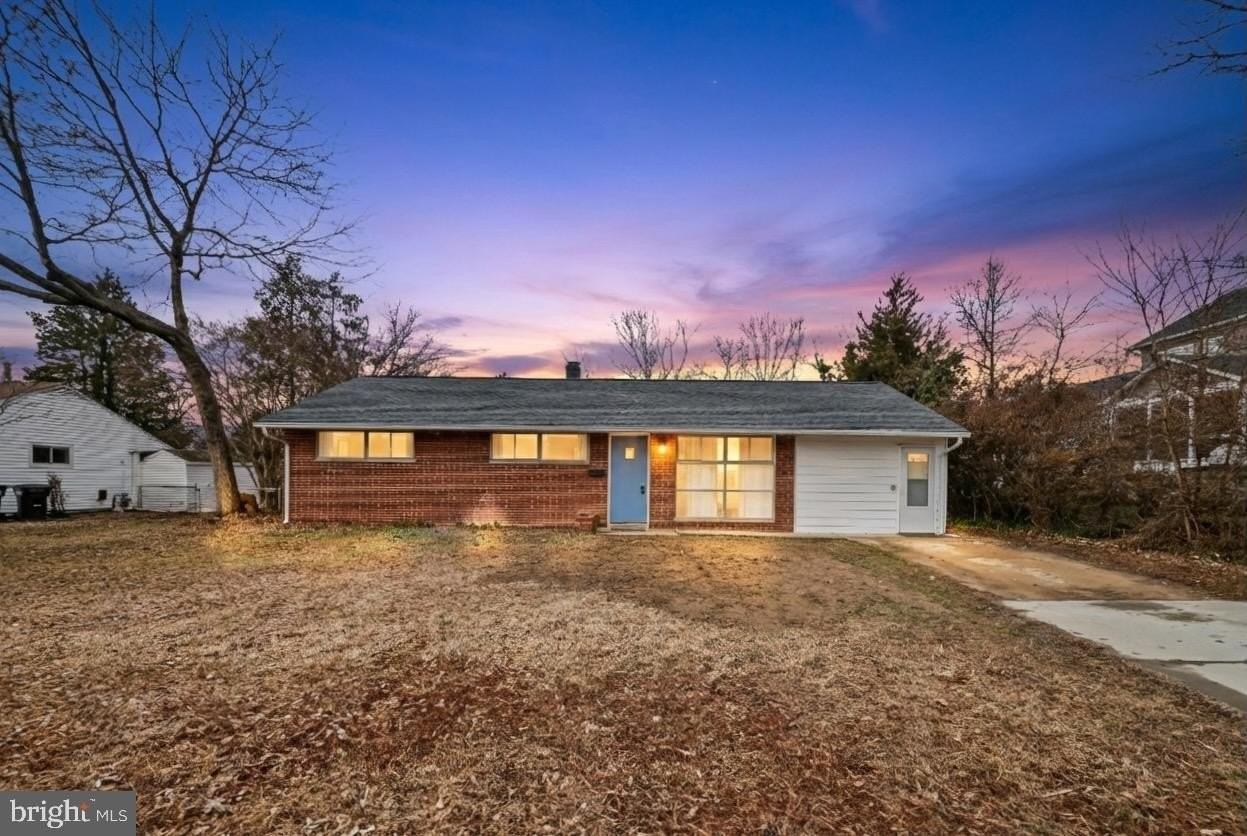 4512 Lark Ln - Photo 4 of 33