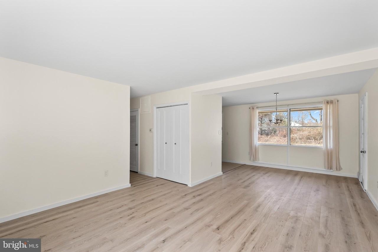 4512 Lark Ln - Photo 7 of 33