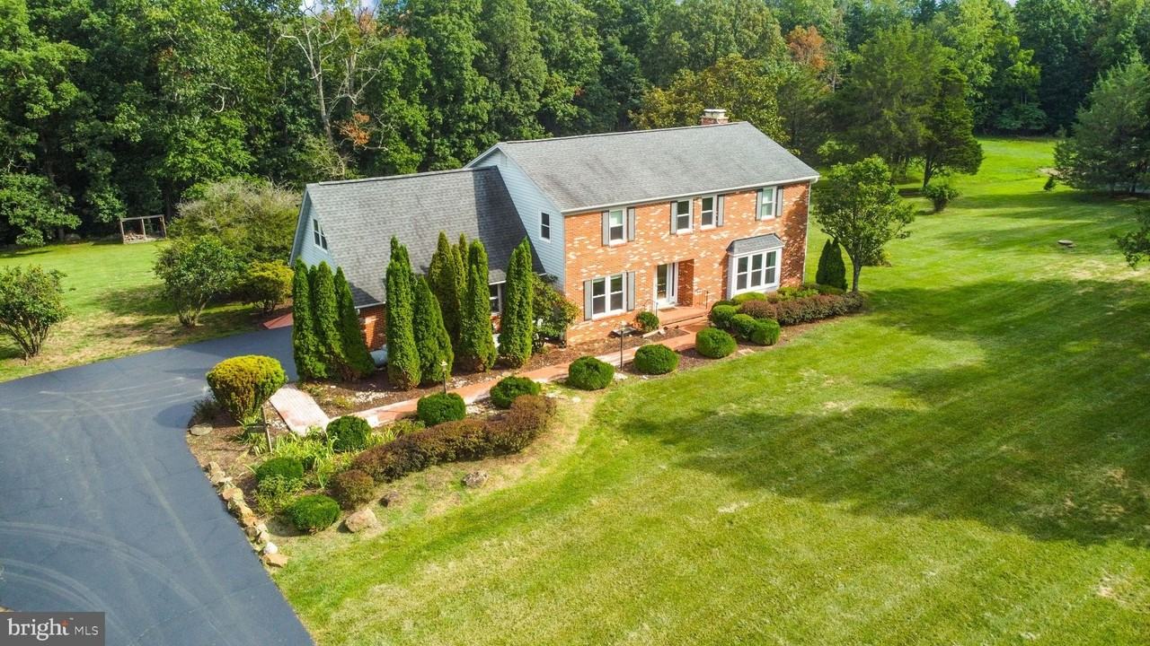 21960 Oatlands Rd - Photo 2 of 50