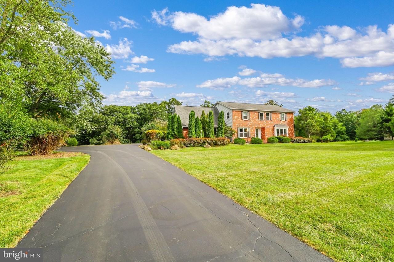 21960 Oatlands Rd - Photo 3 of 50