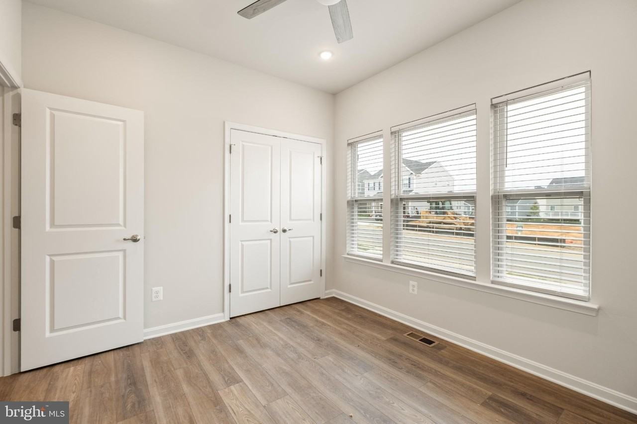 148 Huntwellwest Blvd - Photo 5 of 32