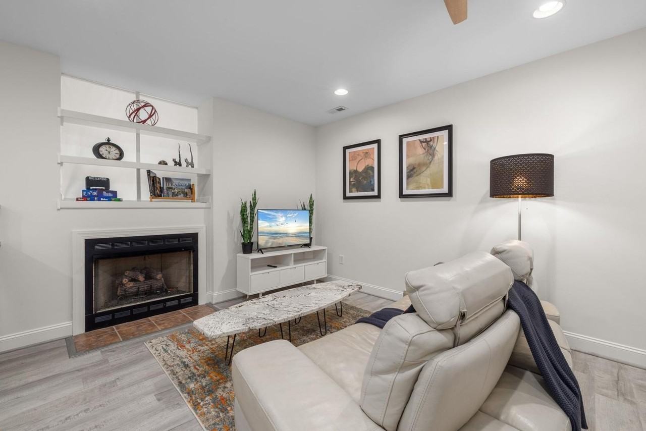 327 Silverberry Ct Unit B #B - Photo 6 of 16