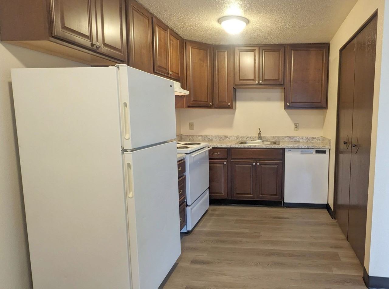 Chelsea Manor Apartments - Photo 5 of 50