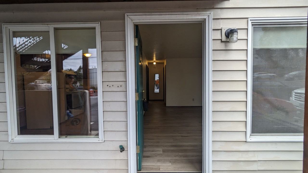 Chelsea Manor Apartments - Photo 7 of 50