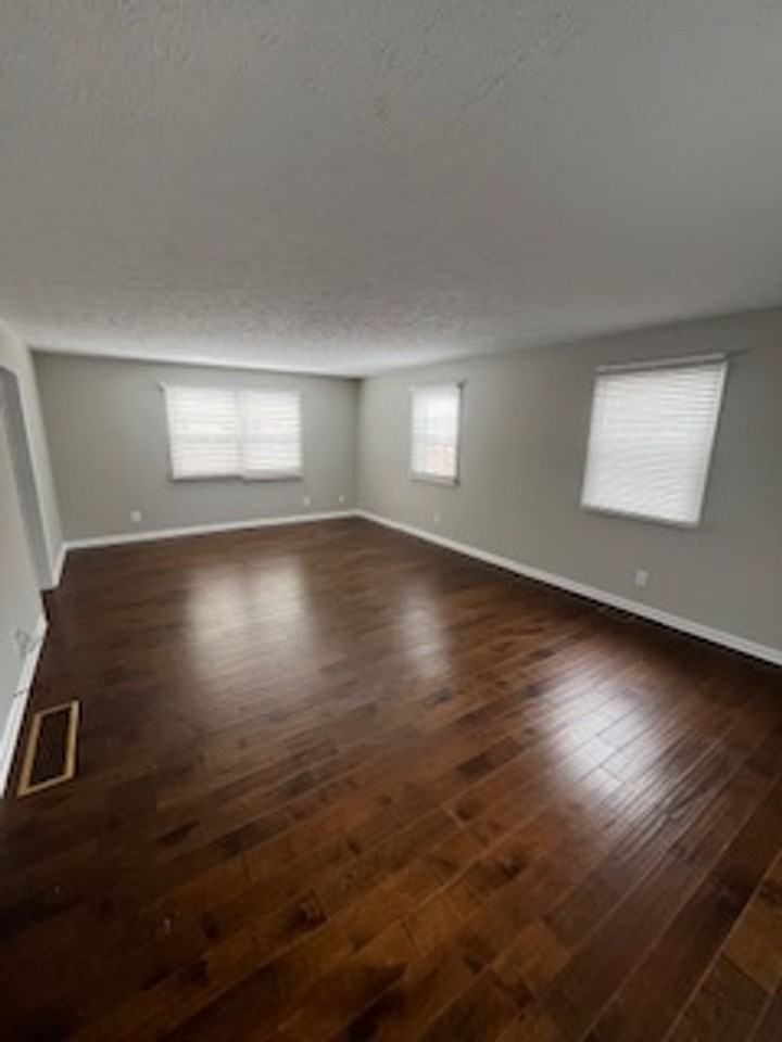 2212 E Queens Way - Photo 5 of 27
