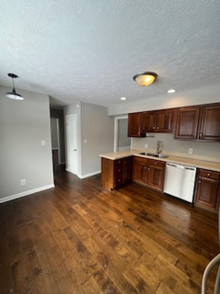 2212 E Queens Way - Photo 7 of 27