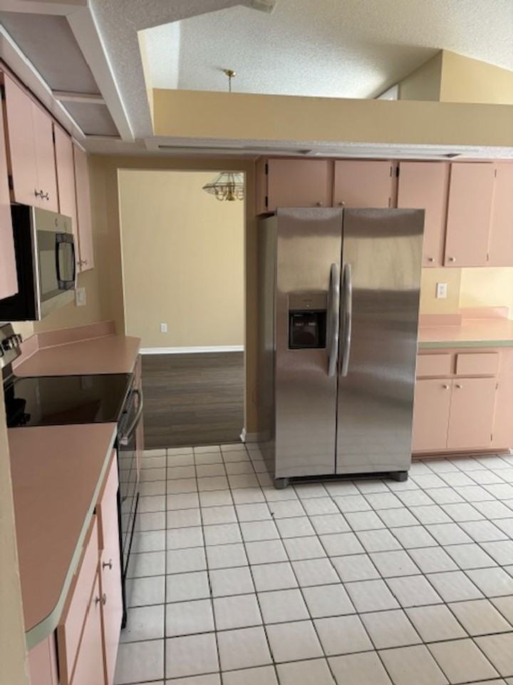 10422 Henderson St - Photo 4 of 35