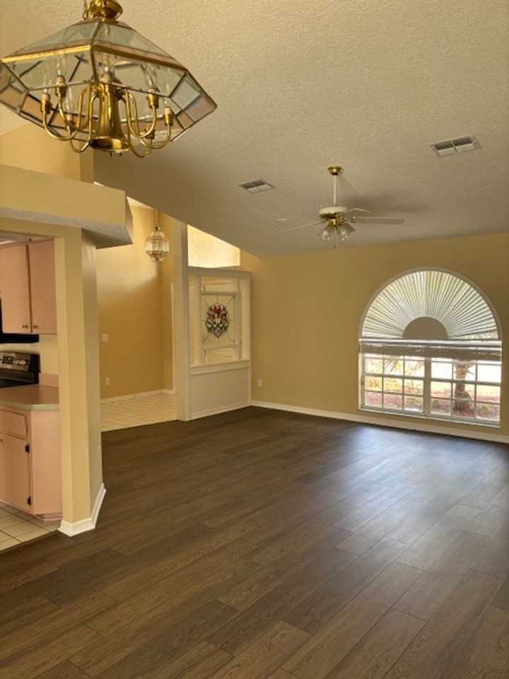 10422 Henderson St - Photo 6 of 35