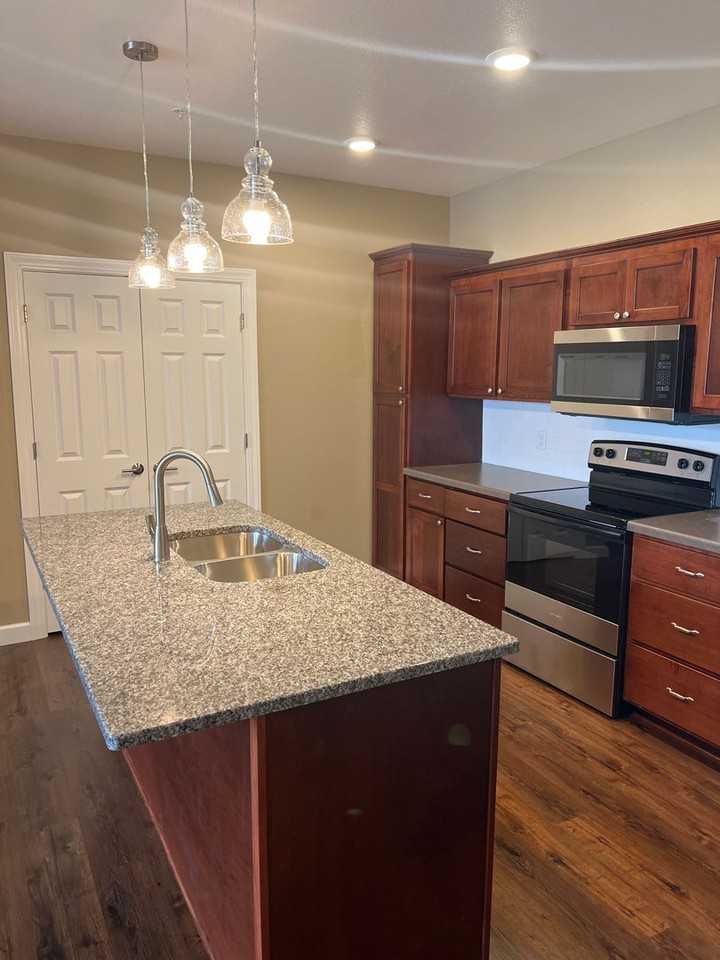 Brand New - Photo 4 of 50