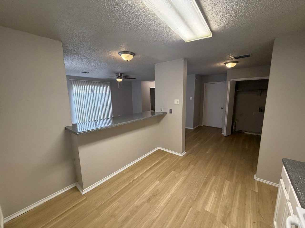 208 Victoria Dr - Photo 5 of 7