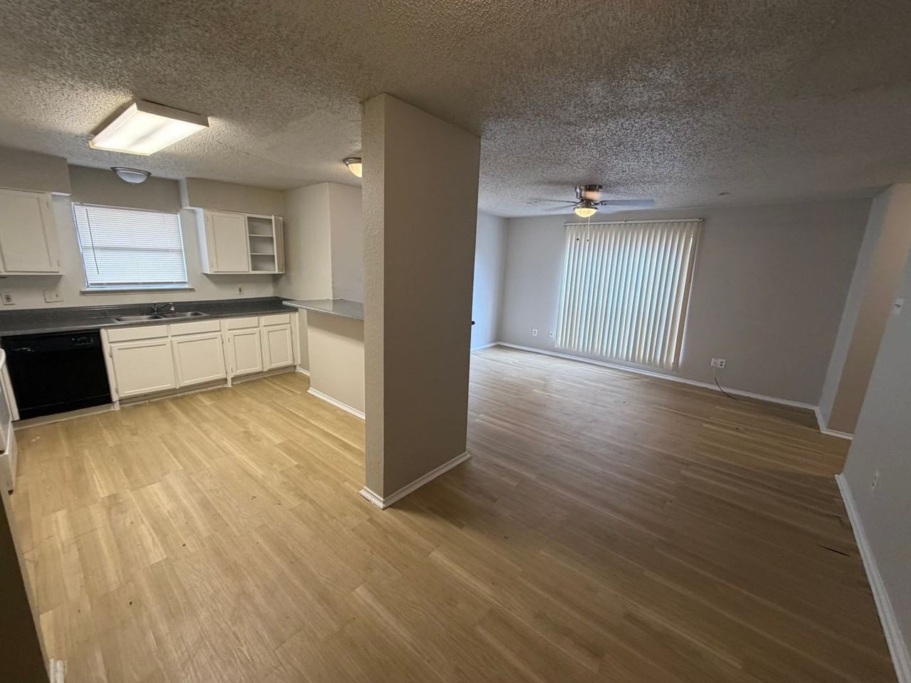 208 Victoria Dr - Photo 6 of 7