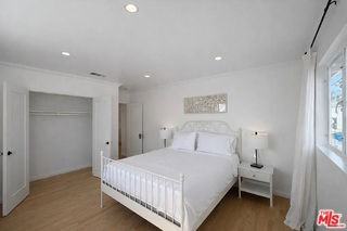 1033 20th St - Photo 5 of 8