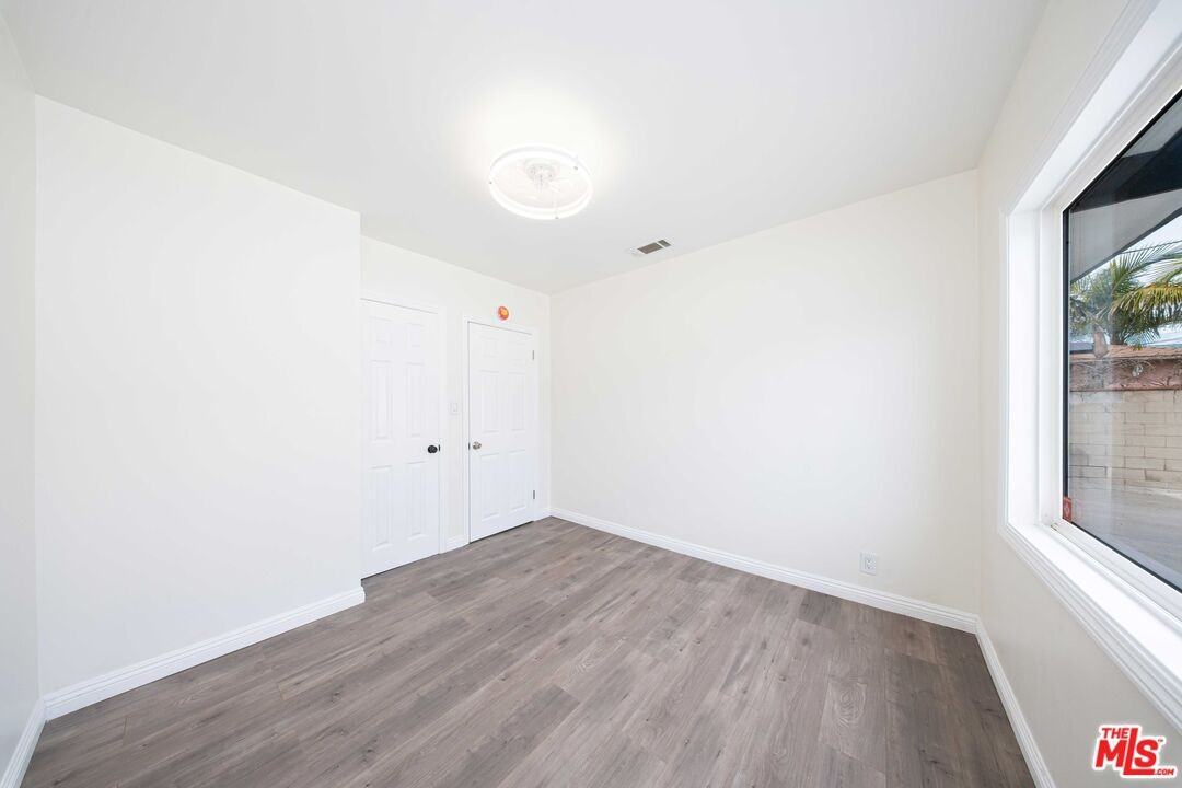 8432 Glenoaks Blvd - Photo 3 of 8