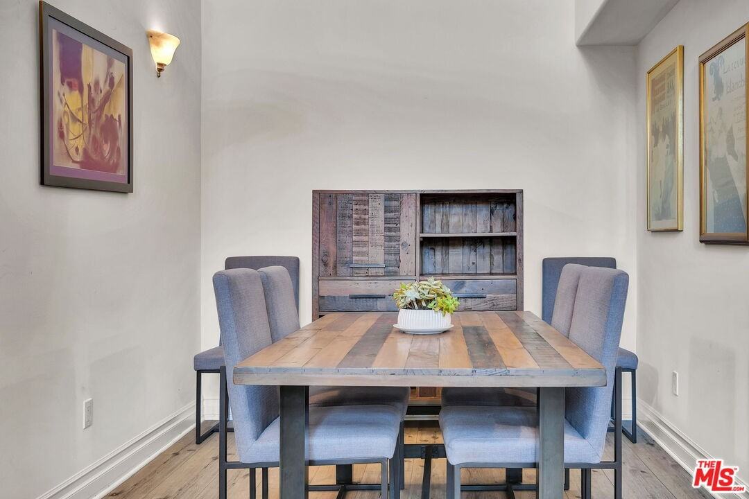 15206 Burbank Blvd #309 - Photo 4 of 8