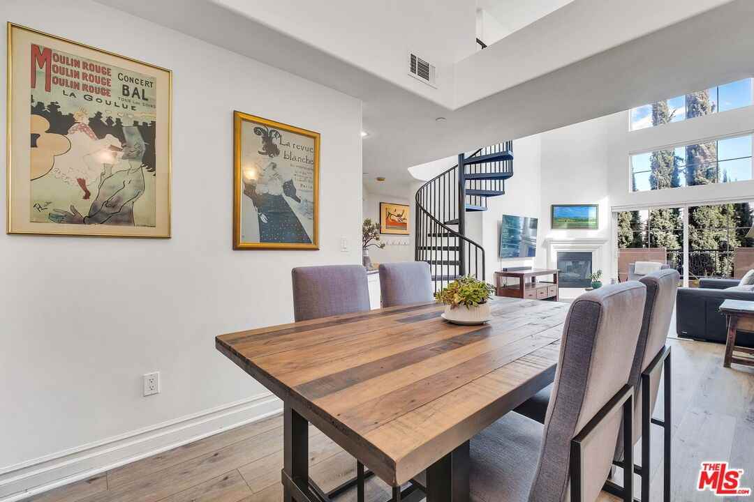 15206 Burbank Blvd #309 - Photo 5 of 8