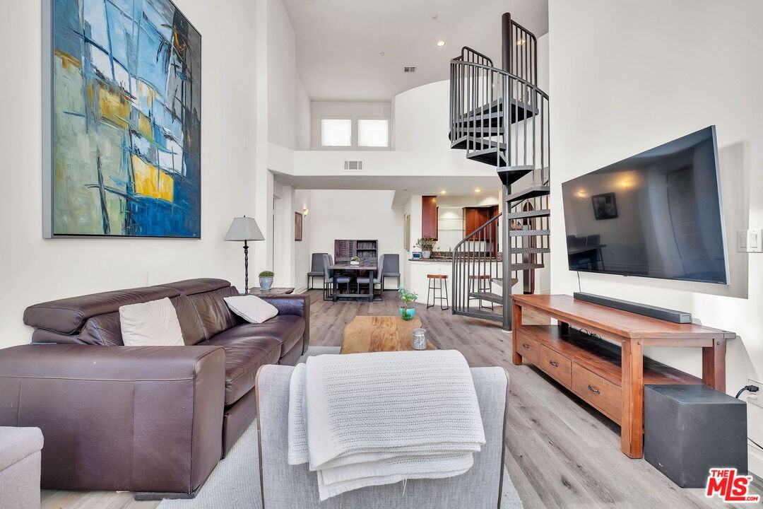 15206 Burbank Blvd #309 - Photo 6 of 8