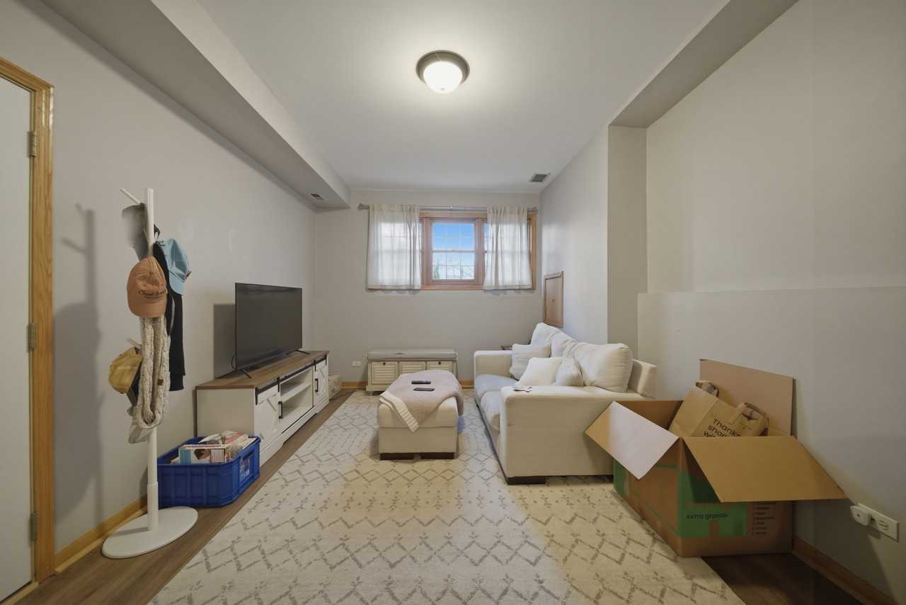 844 N Wood St #G - Photo 2 of 11