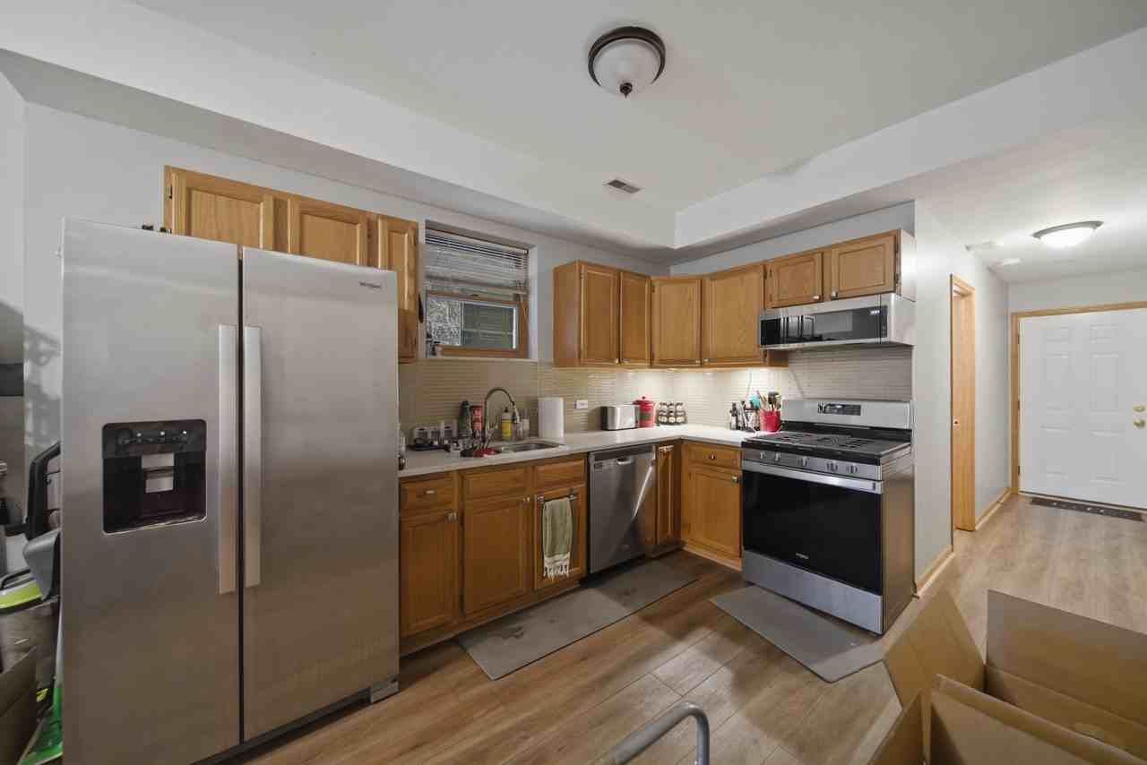 844 N Wood St #G - Photo 6 of 11