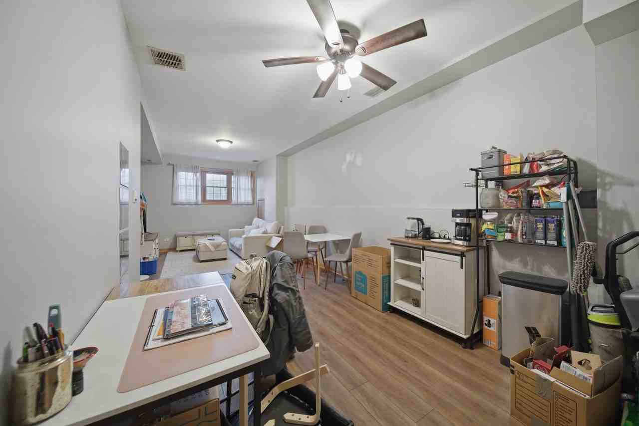 844 N Wood St #G - Photo 7 of 11