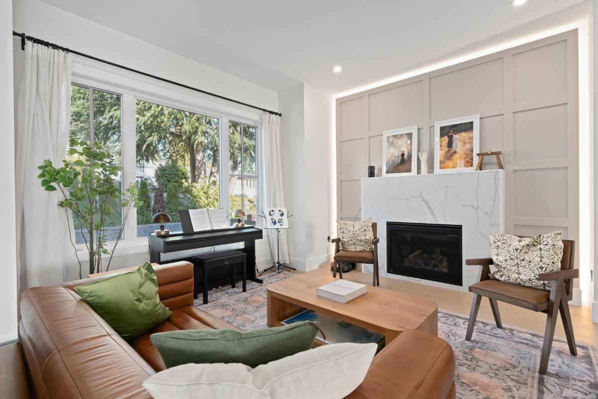 829 7th Street East - Photo 5 of 32