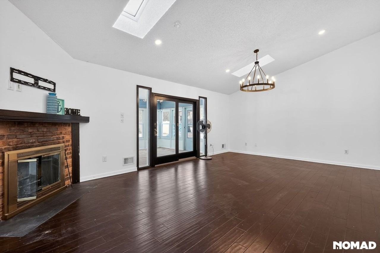 102 Oak Glen Rd - Photo 3 of 31