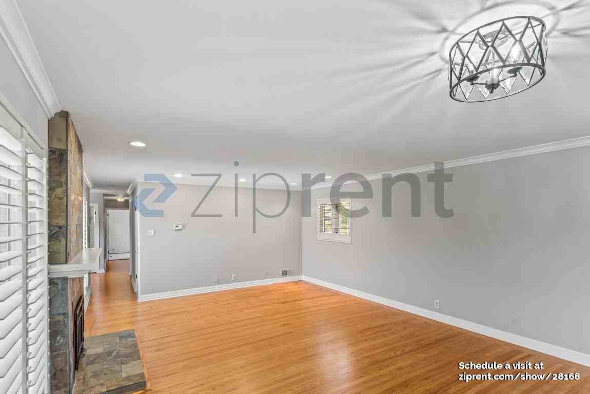 2010 Helena Way - Photo 7 of 31