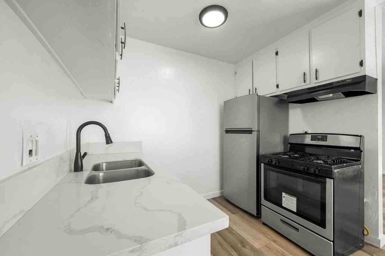 634 W. 92nd Street - Photo 3 of 35
