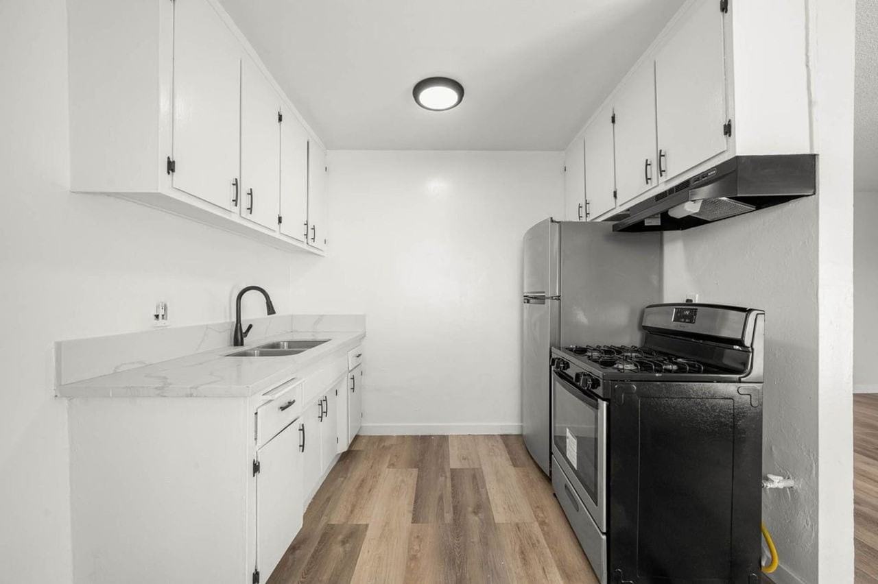 634 W. 92nd Street - Photo 4 of 35
