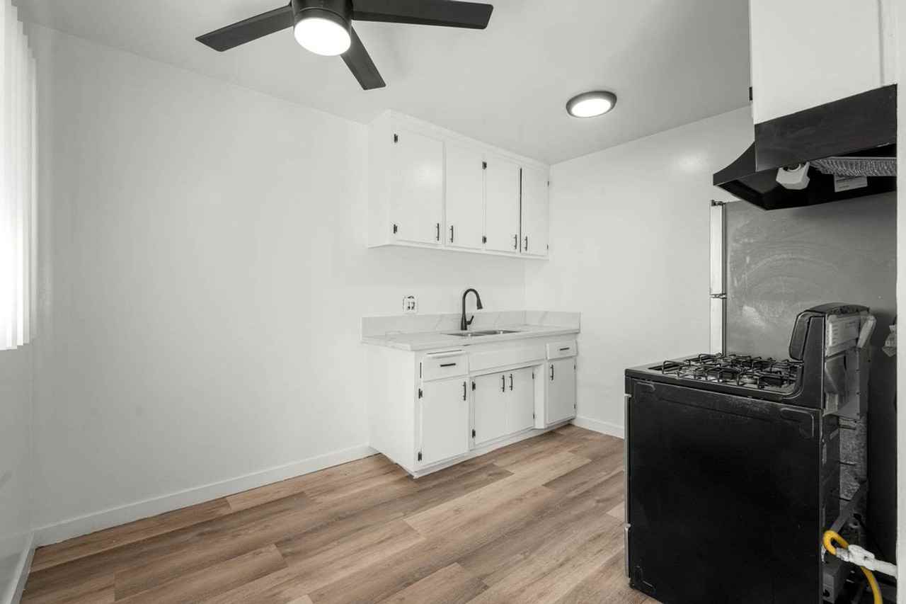 634 W. 92nd Street - Photo 6 of 35