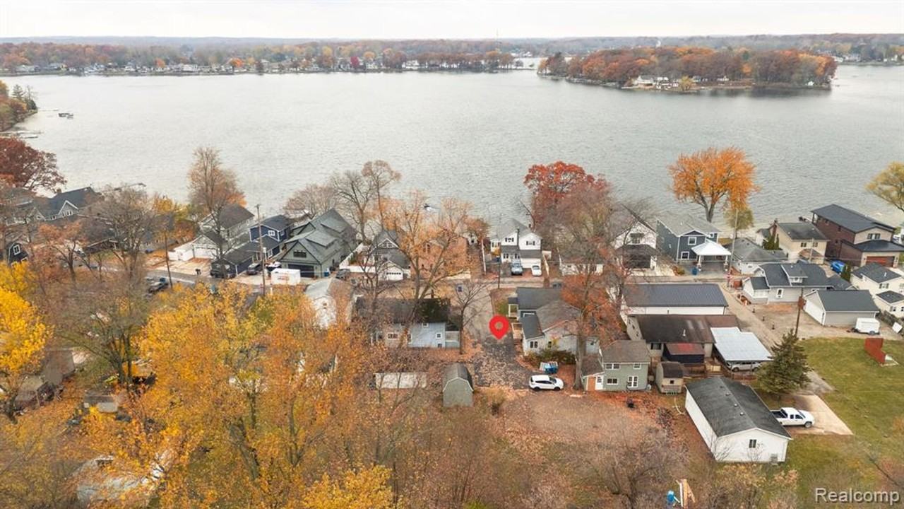 2040 Linden St - Photo 2 of 18