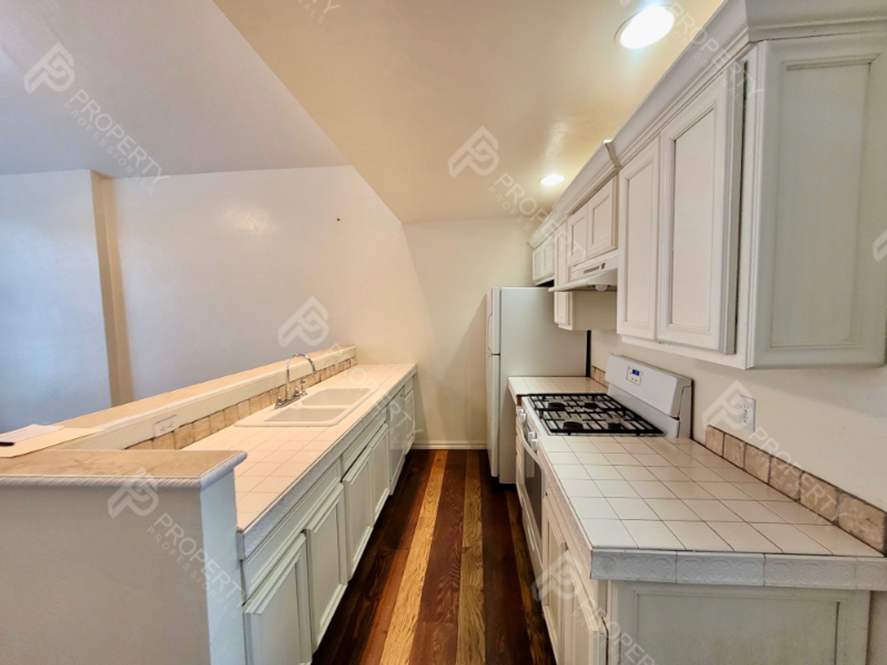 1768 Stockton Rd - Photo 5 of 17