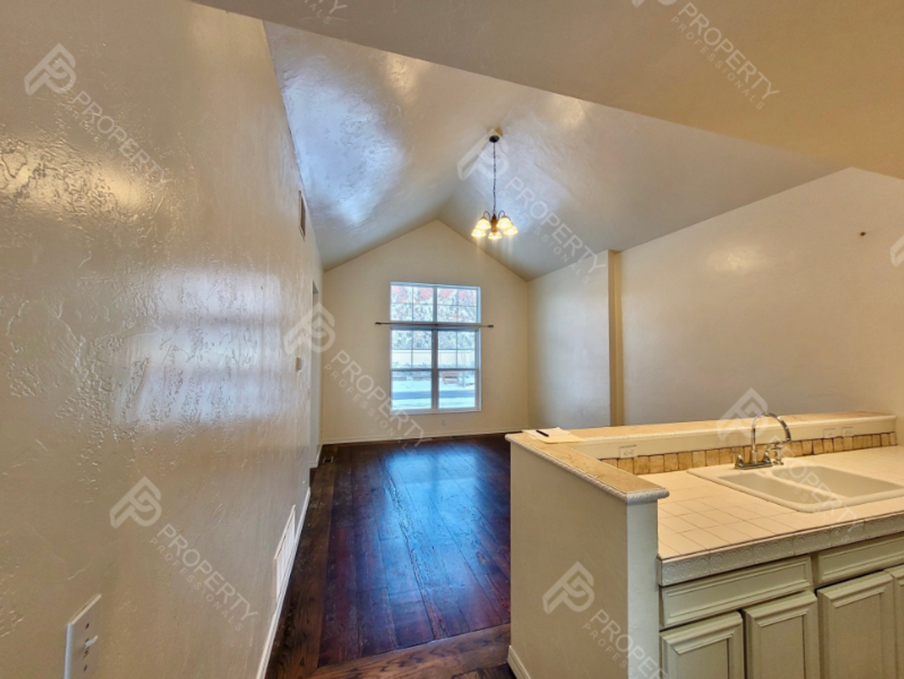 1768 Stockton Rd - Photo 6 of 17